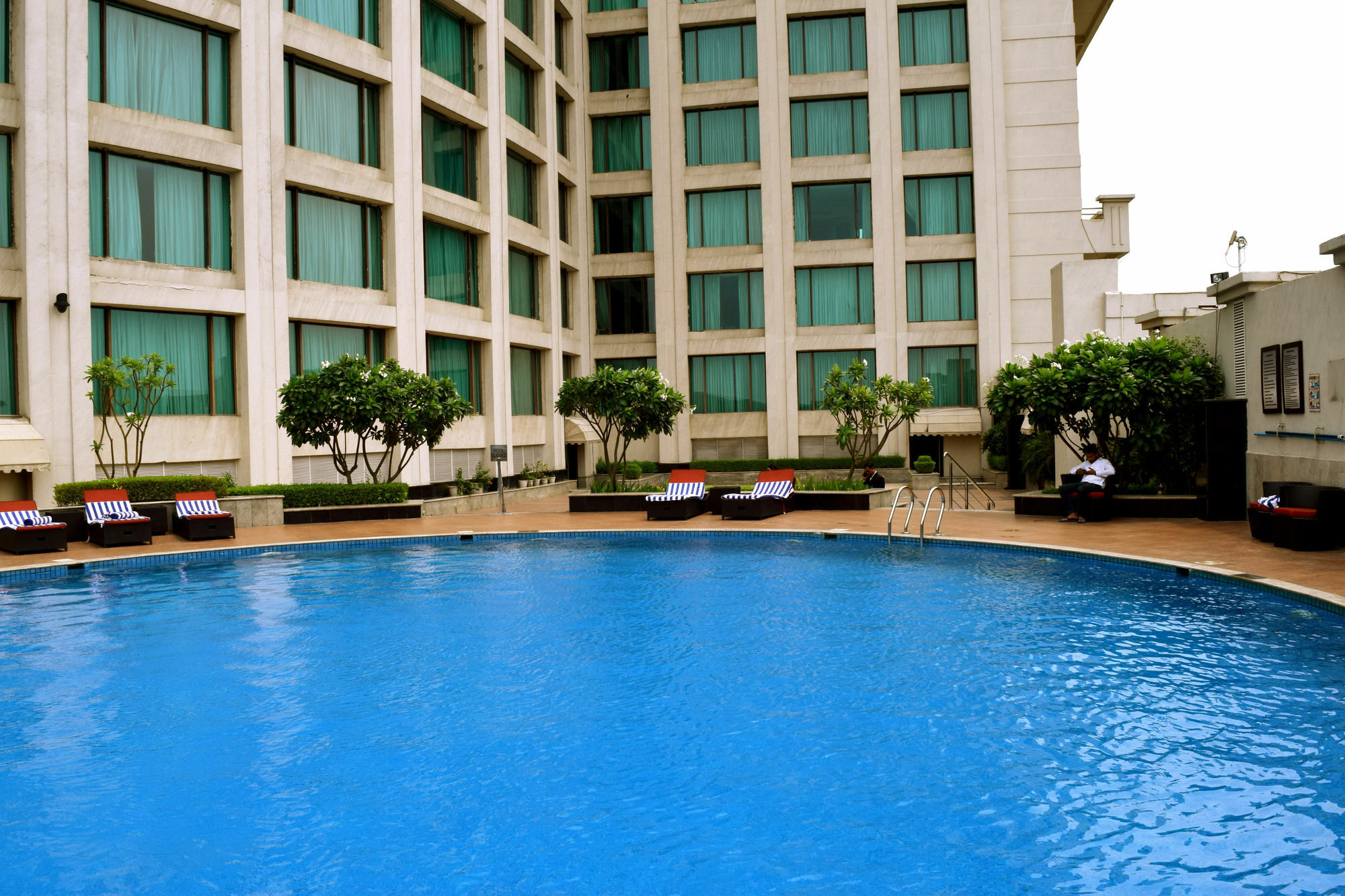 Welcomhotel By Itc Hotels, Dwarka, New Delhi Zewnętrze zdjęcie The pool at the Taj Bengal